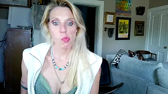 Glamazonx online show from April 12, 2026, 11:54 pm