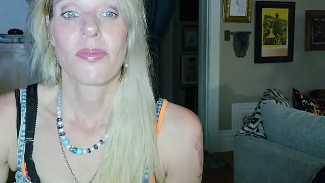 Glamazonx online show from April 19, 2026, 1:27 am