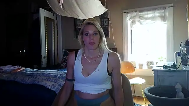 Snapshot of Glamazonx chatting on May 31, 2026, 4:36 pm Glamazonx online show from May 31, 2026, 4:36 pm