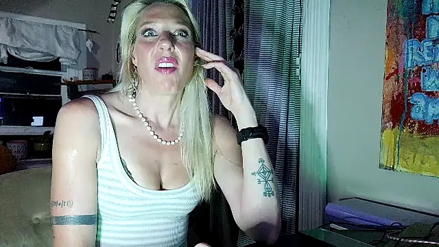 Snapshot of Glamazonx chatting on June 4, 2026, 3:12 am Glamazonx online show from June 4, 2026, 3:12 am