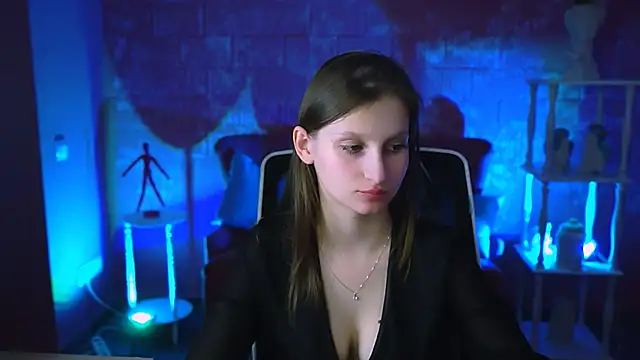 EllaHorton online show from February 21, 2025, 12:28 pm