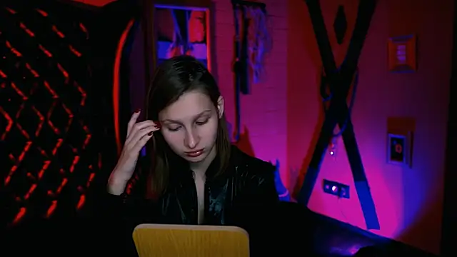 EllaHorton online show from October 27, 2025, 8:51 am