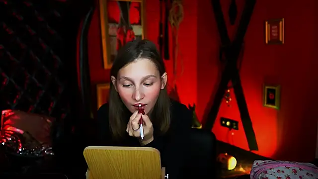 EllaHorton online show from November 9, 2025, 10:24 am