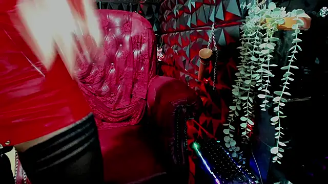 Snapshot of DominatrixxxAnna chatting on March 3, 2025, 6:33 pm DominatrixxxAnna online show from March 3, 2025, 6:33 pm