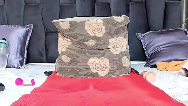 hot milkbitch online show from March 14, 2025, 3:25 pm