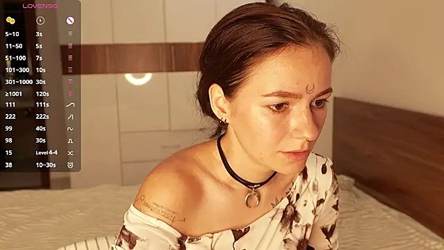 girl with snaketatto0 online show from June 5, 2026, 2:07 am