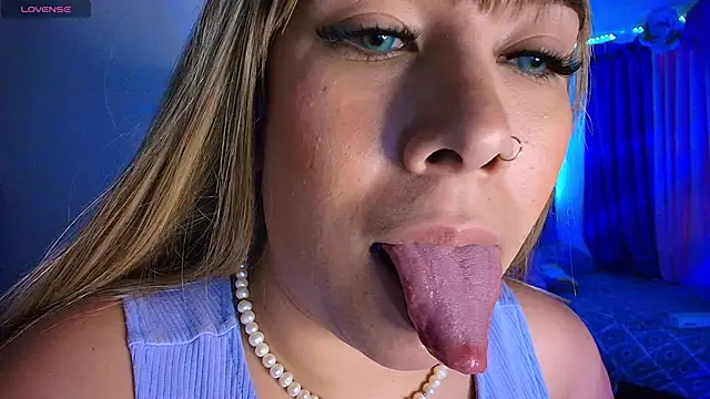 Snapshot of leahtemptation3 chatting on March 15, 2025, 8:37 am leahtemptation3 online show from March 15, 2025, 8:37 am