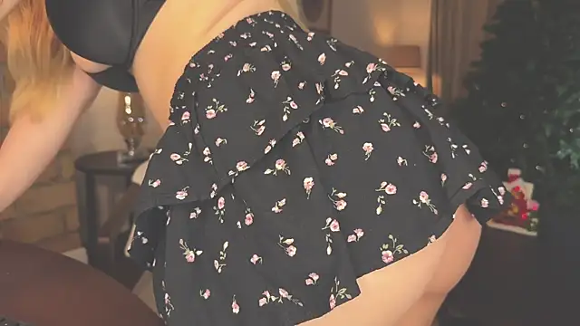 Snapshot of hotexclusive_ chatting on December 17, 2024, 4:34 am hotexclusive  online show from December 17, 2024, 4:34 am