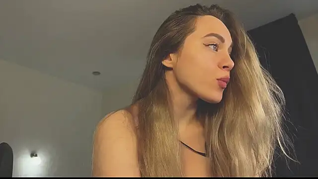 Snapshot of hotexclusive_ chatting on March 7, 2025, 5:08 am hotexclusive  online show from March 7, 2025, 5:08 am