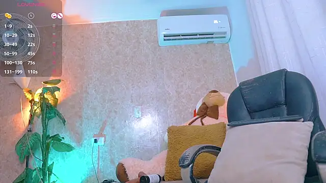 abbyhill27 online show from December 19, 2025, 9:38 am