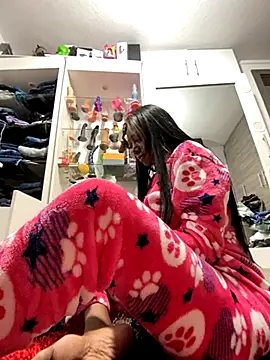 SUUKAM online show from October 4, 2025, 1:20 pm