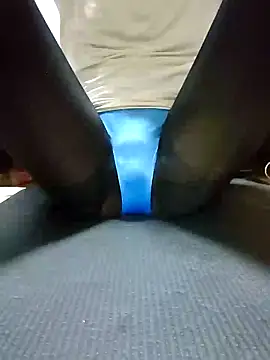 dmmsuzu95 online show from December 4, 2024, 1:53 pm