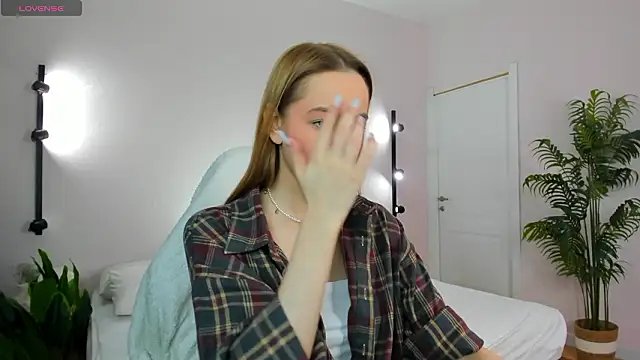 Sweett Monica online show from March 19, 2026, 12:58 am