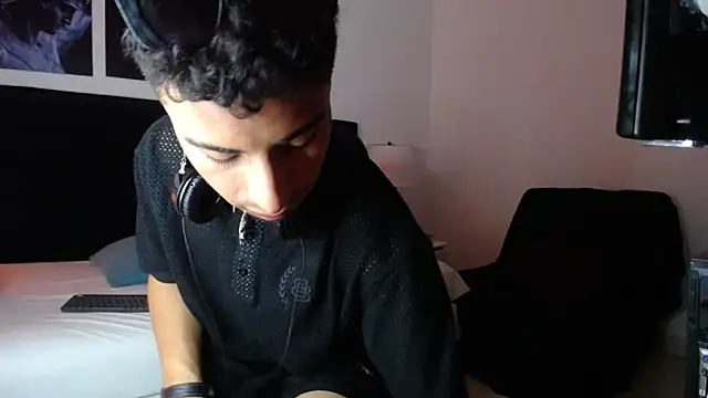 JuanCamiilo 66 online show from January 8, 2025, 4:12 am