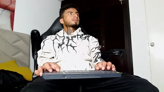 JuanCamiilo 66 online show from March 14, 2025, 12:32 am