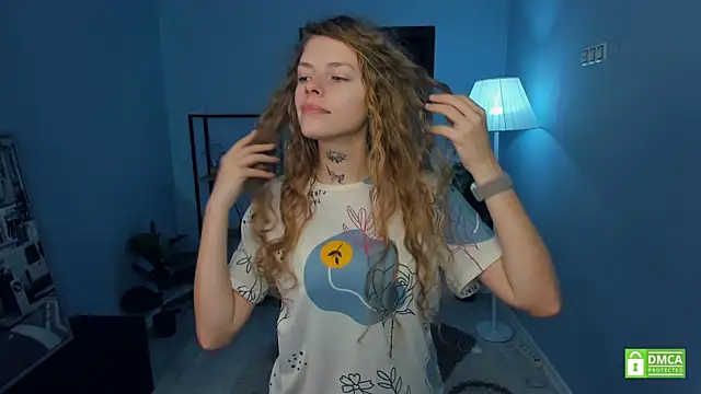 RayaNenlia online show from November 19, 2025, 5:07 am