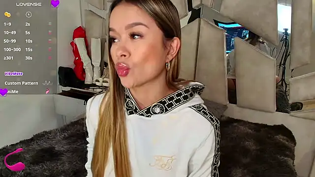 Natalyefoster online show from November 27, 2025, 9:17 pm