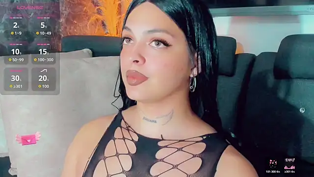 Emmaa Saenz  online show from May 29, 2026, 10:08 pm