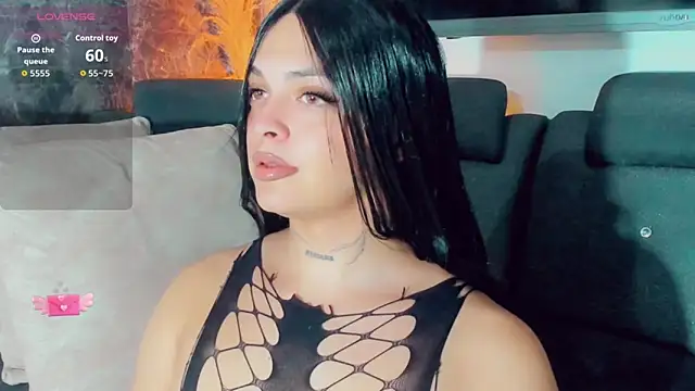 Emmaa Saenz  online show from May 30, 2026, 10:40 pm