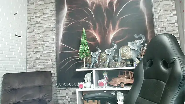 charlotedoll online show from January 1, 2025, 3:13 am