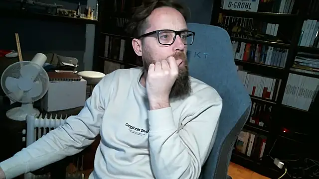 Snapshot of MeSteff chatting on December 17, 2024, 7:37 pm MeSteff online show from December 17, 2024, 7:37 pm