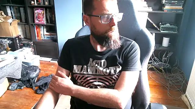 Snapshot of MeSteff chatting on October 10, 2025, 1:32 pm MeSteff online show from October 10, 2025, 1:32 pm