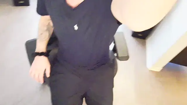 Snapshot of Hot_ToyBoy6974 chatting on December 14, 2024, 12:12 pm Hot ToyBoy6974 online show from December 14, 2024, 12:12 pm