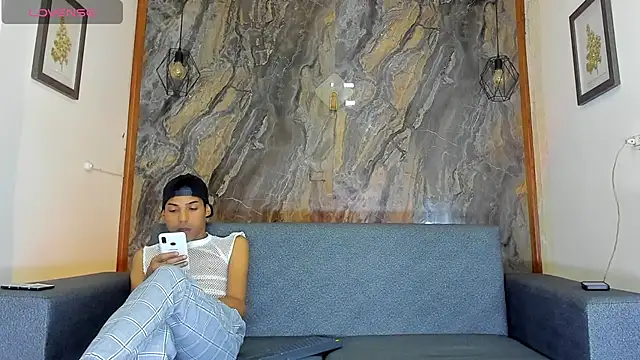 liam genner  online show from December 4, 2024, 7:45 pm