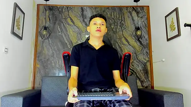 liam genner  online show from January 29, 2025, 7:43 pm