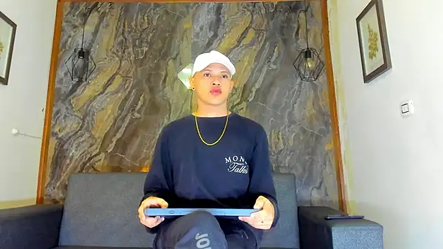 liam genner  online show from February 12, 2025, 7:35 pm