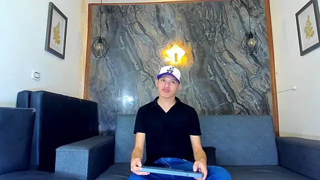 liam genner  online show from February 21, 2025, 7:54 pm