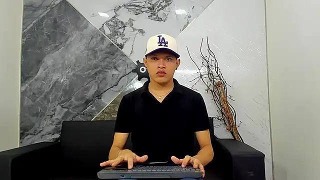 liam genner  online show from March 5, 2025, 7:38 pm