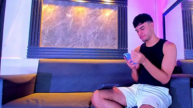 liam genner  online show from November 9, 2025, 8:18 pm