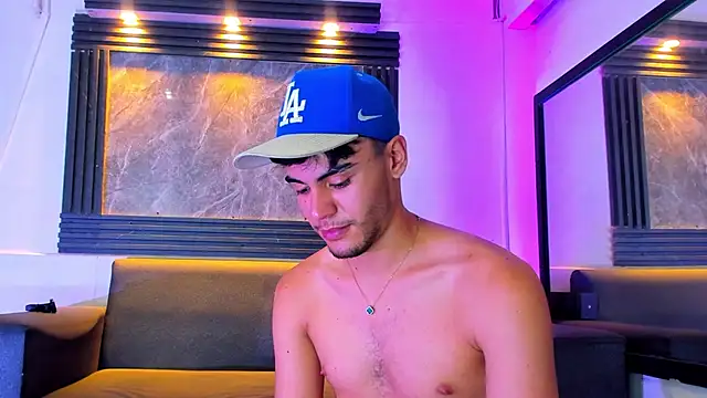 liam genner  online show from November 14, 2025, 8:07 pm