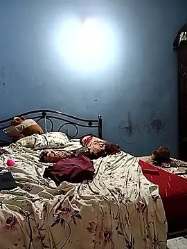 Snapshot of HottyOlly chatting on November 3, 2025, 5:47 pm HottyOlly online show from November 3, 2025, 5:47 pm