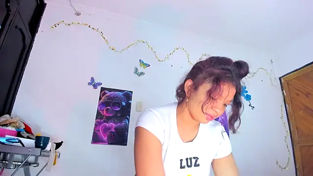 Emily Coper18 online show from February 20, 2025, 8:25 pm