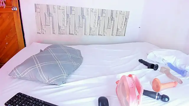 Emily Coper18 online show from March 22, 2025, 11:31 pm