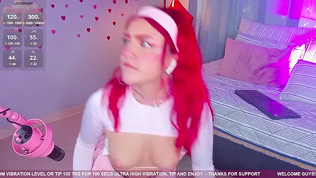 Snapshot of Tiny__Emmy chatting on March 7, 2025, 6:11 pm Tiny Emmy online show from March 7, 2025, 6:11 pm