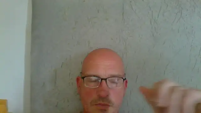 mrtickle0025 online show from June 9, 2026, 9:21 am