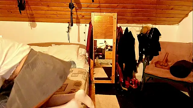 Hot Colettte online show from October 22, 2025, 9:47 pm