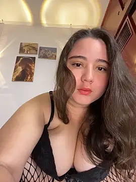 LunaGil1 online show from June 14, 2026, 1:24 pm