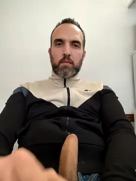 leon3875 online show from October 9, 2025, 3:32 pm