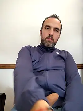 leon3875 online show from November 6, 2025, 3:24 pm