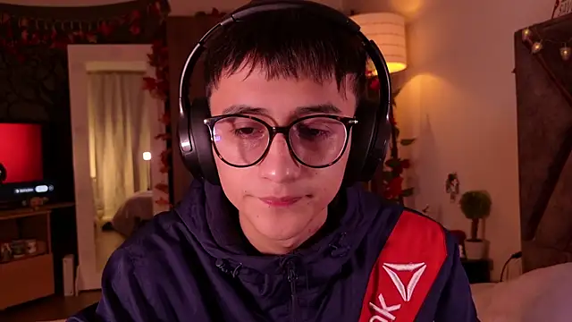 Snapshot of Mr_evan1 chatting on December 11, 2024, 12:23 pm Mr evan1 online show from December 11, 2024, 12:23 pm