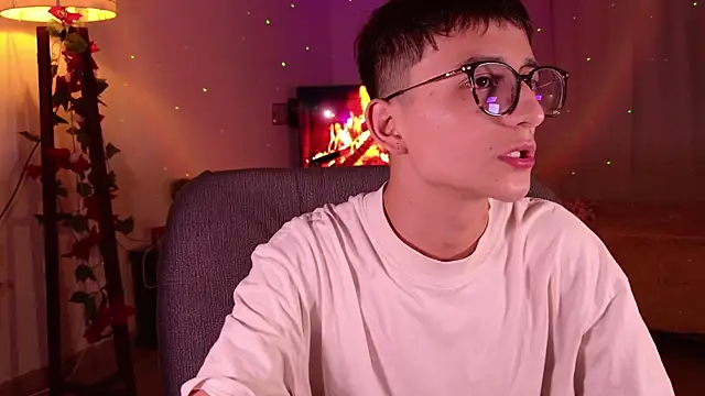 Snapshot of Mr_evan1 chatting on December 14, 2024, 12:12 pm Mr evan1 online show from December 14, 2024, 12:12 pm