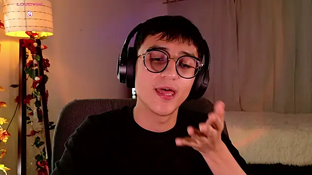 Snapshot of Mr_evan1 chatting on February 19, 2025, 5:27 pm Mr evan1 online show from February 19, 2025, 5:27 pm