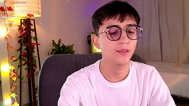 Snapshot of Mr_evan1 chatting on March 15, 2025, 8:32 pm Mr evan1 online show from March 15, 2025, 8:32 pm