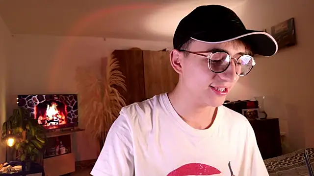 Snapshot of Mr_evan1 chatting on October 22, 2025, 3:01 pm Mr evan1 online show from October 22, 2025, 3:01 pm