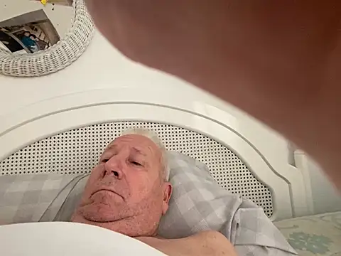 Bossinmidd12 online show from December 11, 2024, 9:30 am