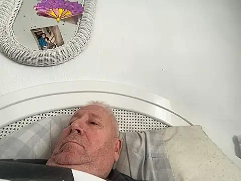 Bossinmidd12 online show from February 11, 2025, 12:37 pm